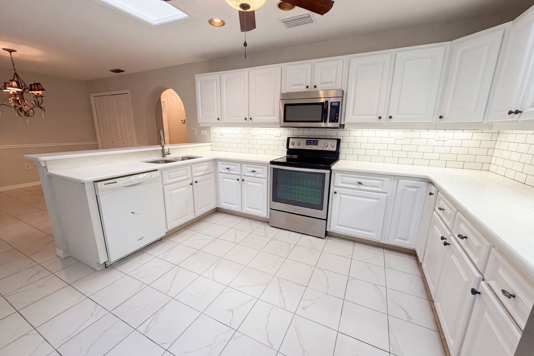 Photo 2 of 38 of 11540 Camp Dr, Dunnellon, FL