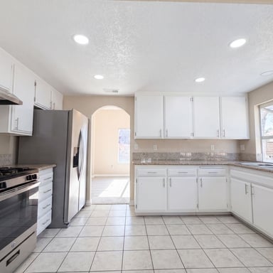 Property photo 2 of 5545 W Avenue L6