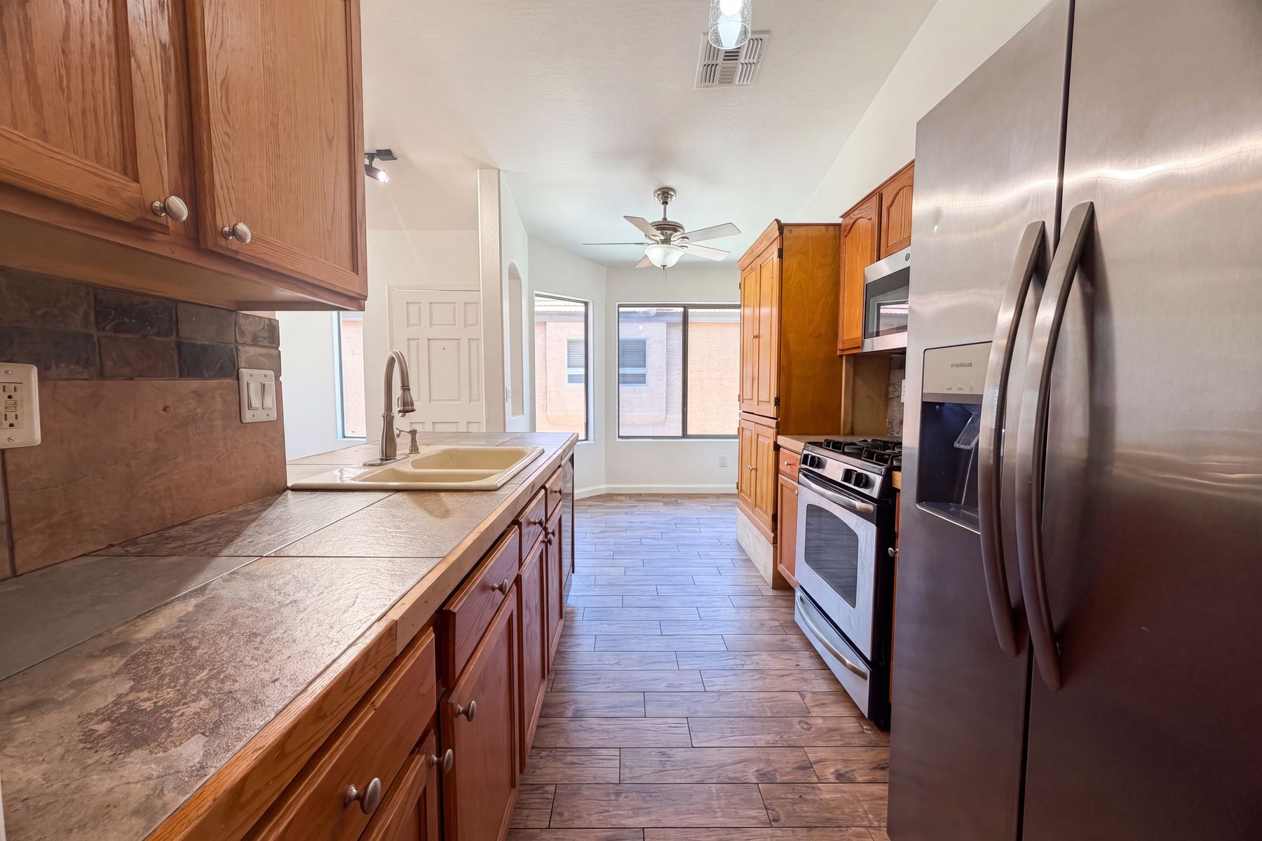 Photo 2 of 17 of 1321 W Matthews Dr, San Tan Valley, AZ