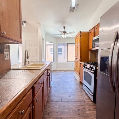 Property photo 2 of 1321 W Matthews Dr