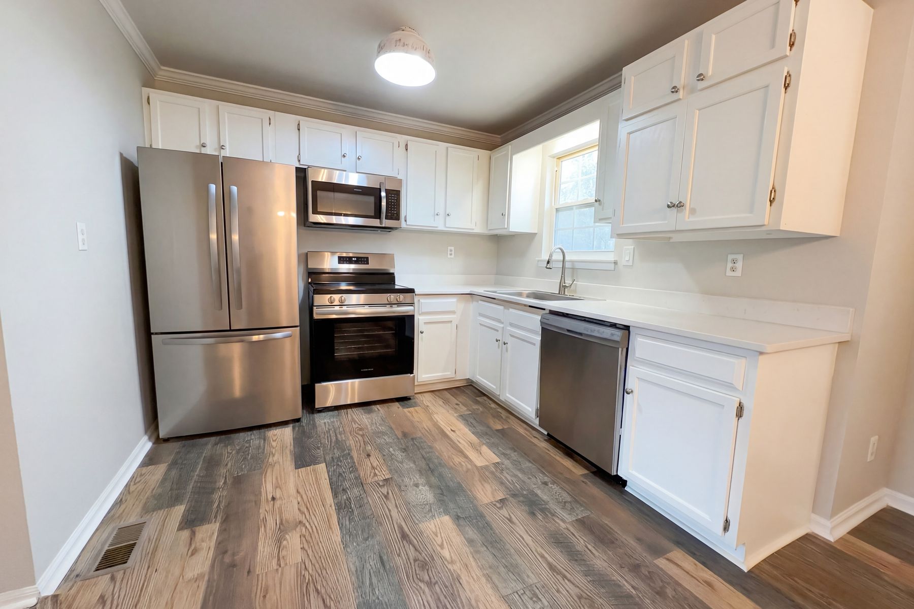Photo 2 of 18 of 225 Ash Cir, Trussville, AL