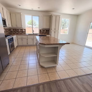 Property photo 2 of 3147 W Lingard St