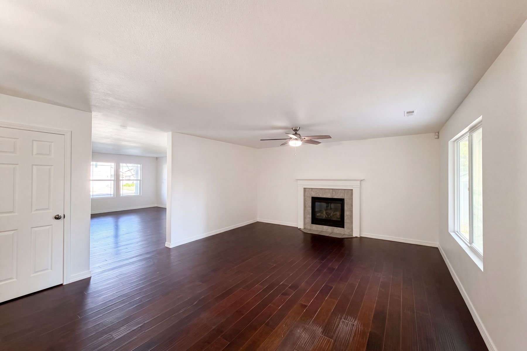 Property photo 3 of 866 S 1580 W