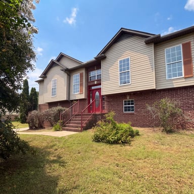 Property photo 1 of 655 S Hillcrest Rd