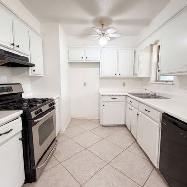 Property photo 2 of 621 S Timber Ln