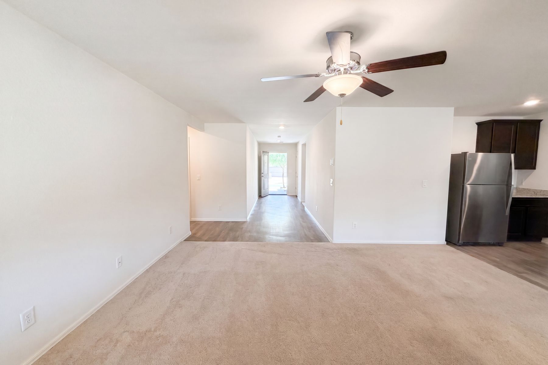 Property photo 3 of 482 W Whitetail Dr