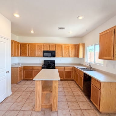 Property photo 2 of 4220 Iris Pearl Ave