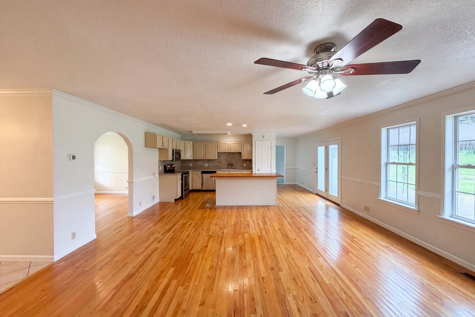 Property photo 3 of 3146 Lora Dr