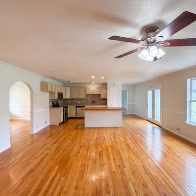 Property photo 3 of 3146 Lora Dr