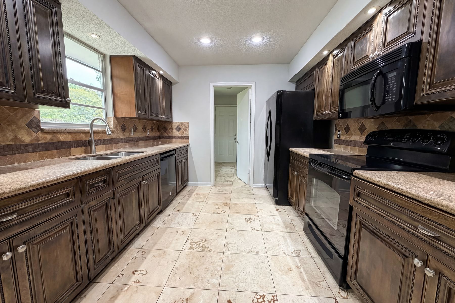 Photo 2 of 22 of 606 Gulfstream Trl S, Orange Park, FL
