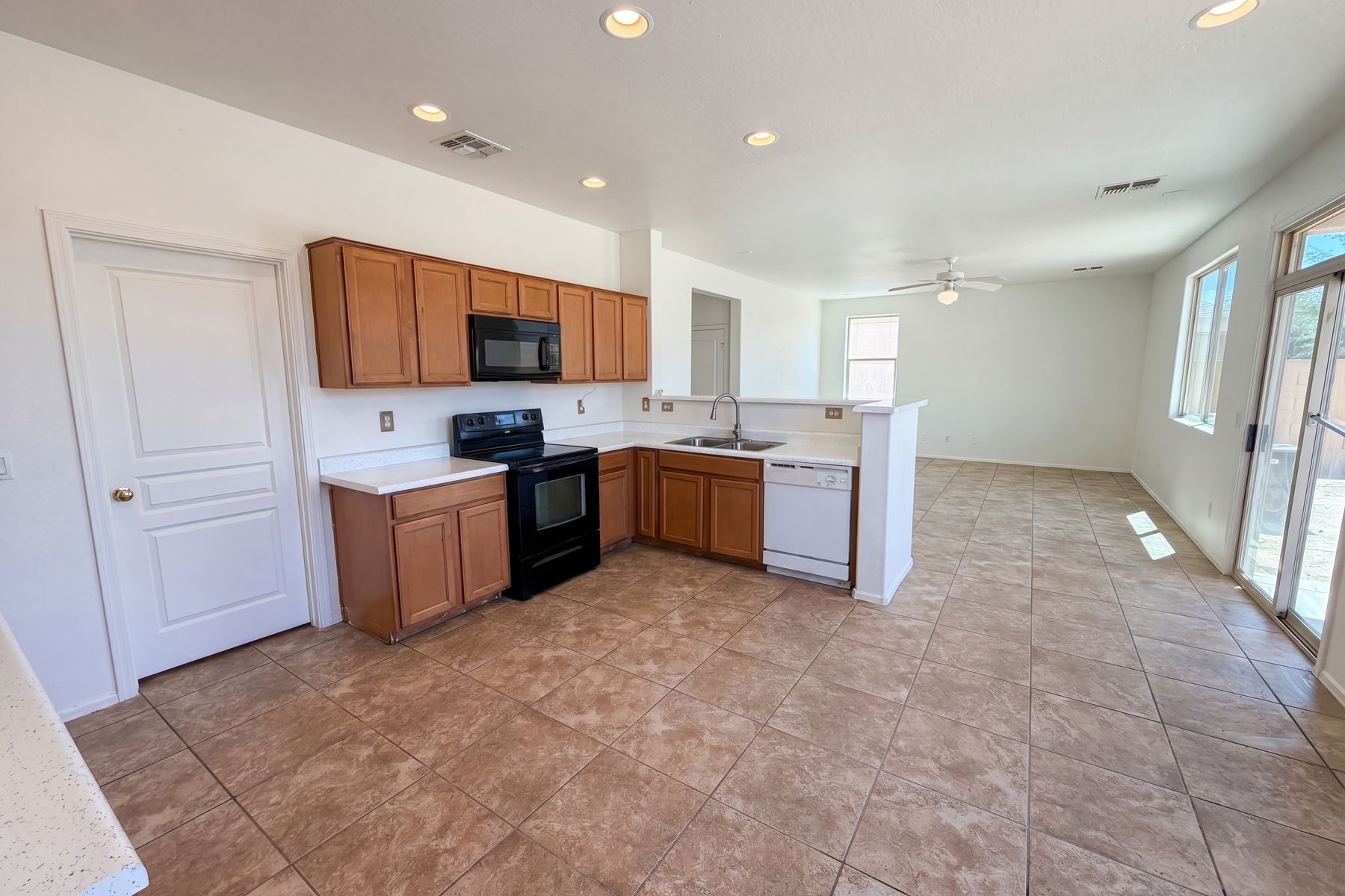 Photo 2 of 33 of 7411 W Alta Vista Rd, Laveen, AZ