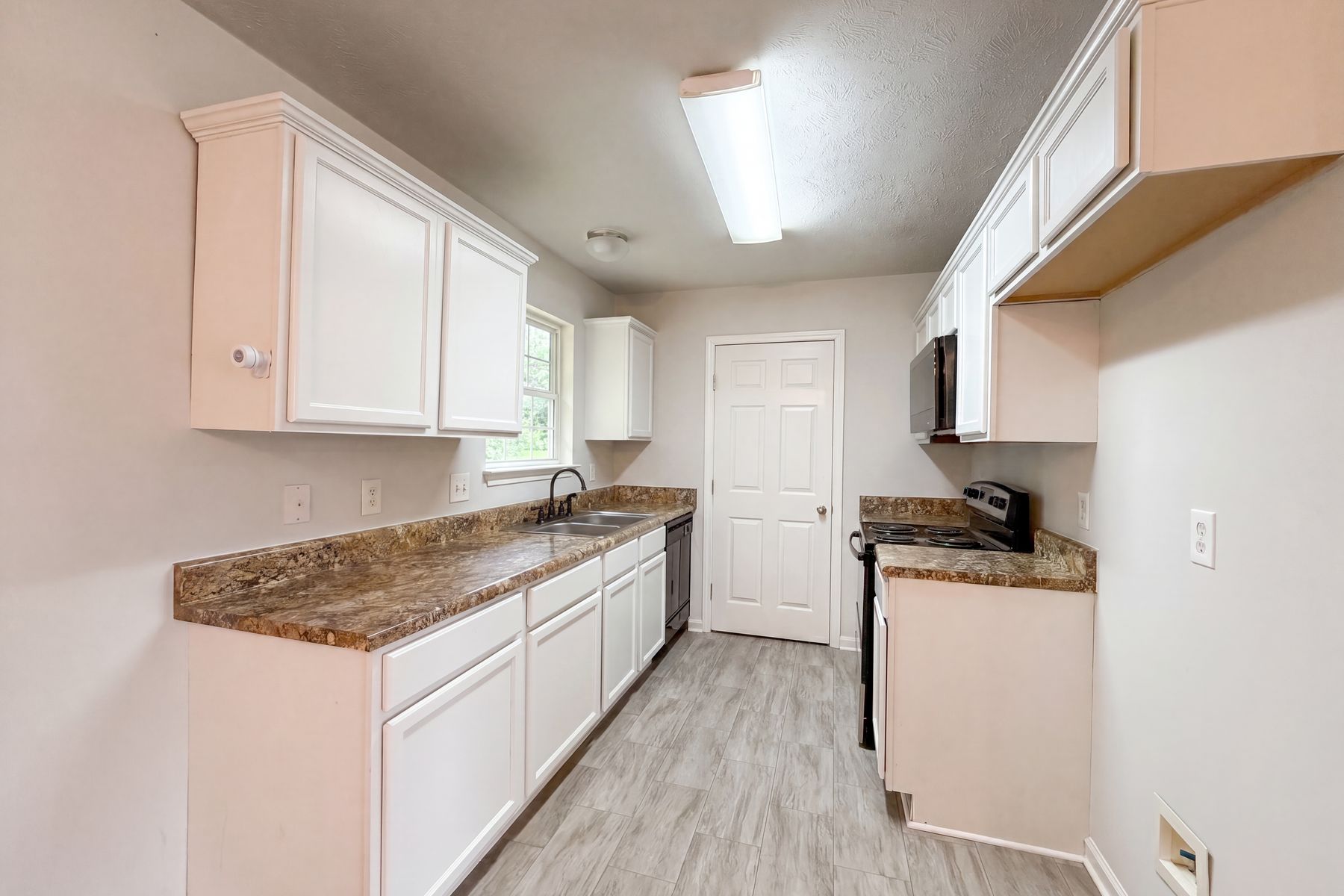Photo 2 of 21 of 1125 Sima Shabat Ct, La Vergne, TN