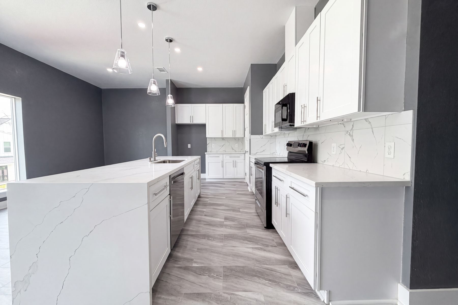 Photo 2 of 19 of 4704 Ward St, Houston, TX
