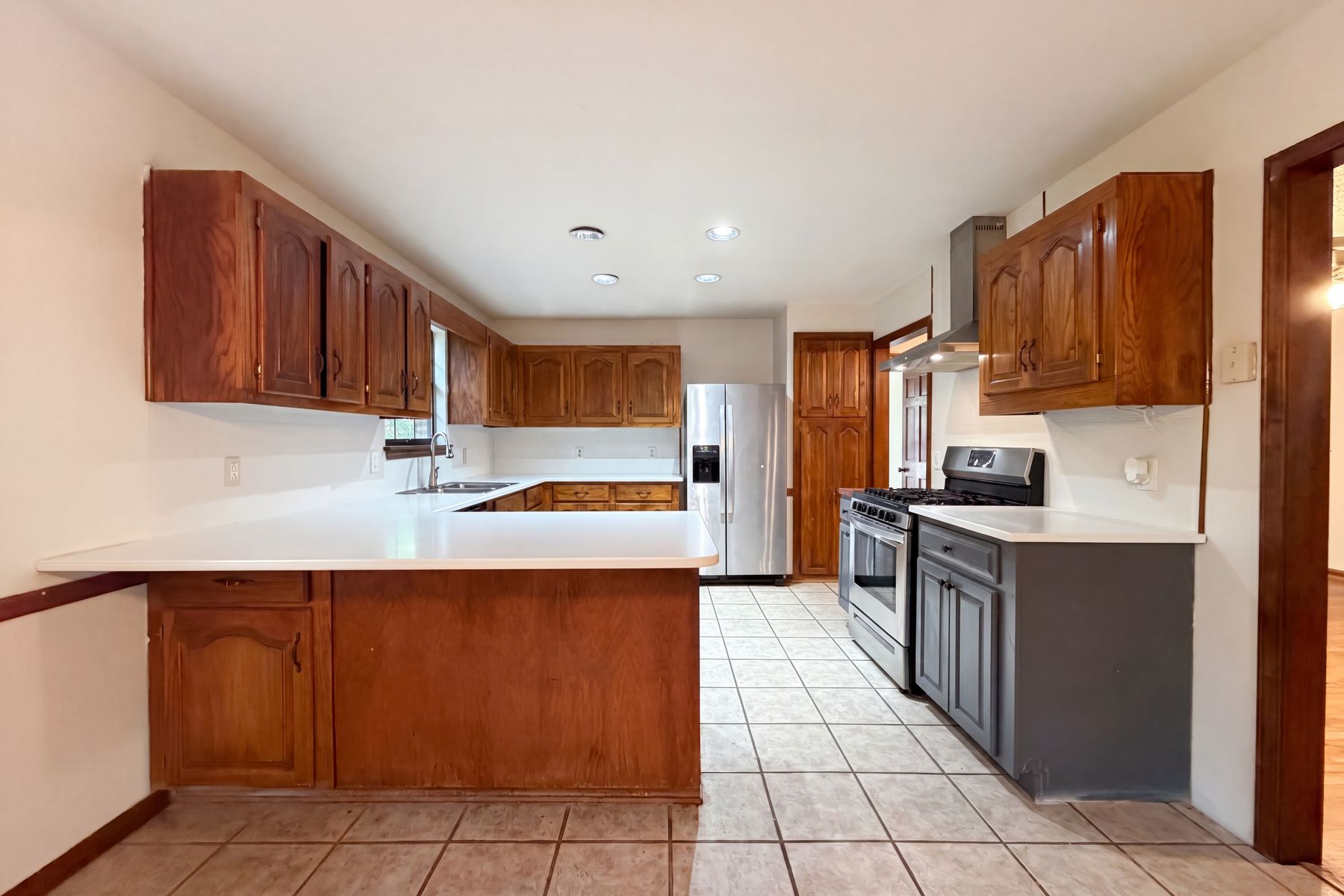 Photo 2 of 24 of 1223 6th St, Pleasant Grove, AL