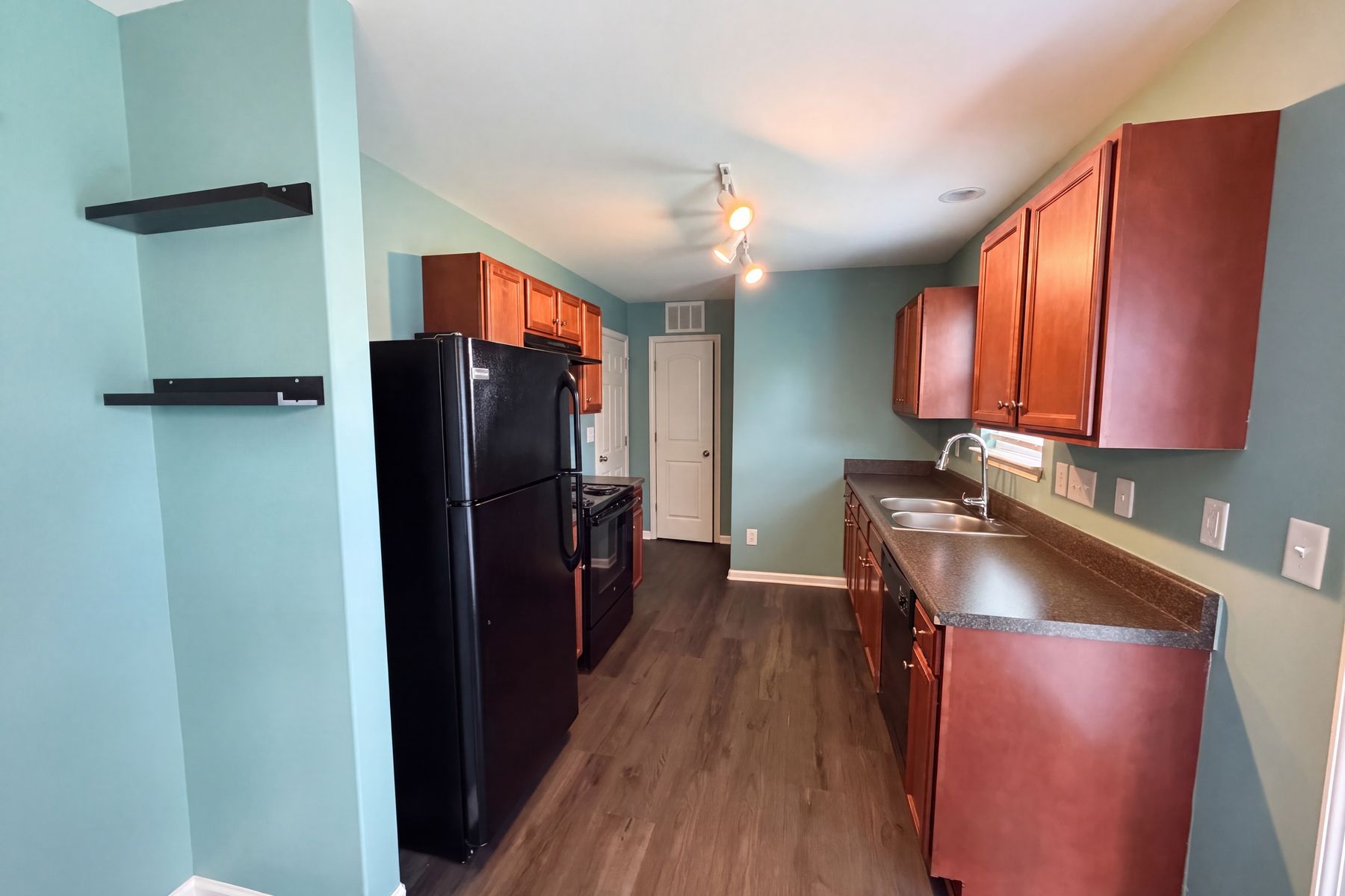Photo 2 of 20 of 5730 Natick Dr, Charlotte, NC