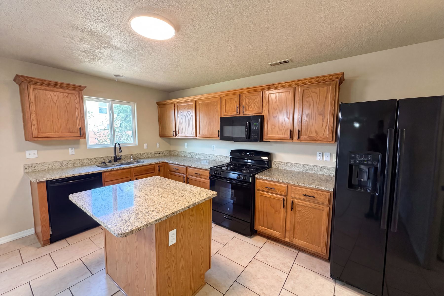 Photo 2 of 26 of 1309 Spruce Meadows Dr NE, Rio Rancho, NM