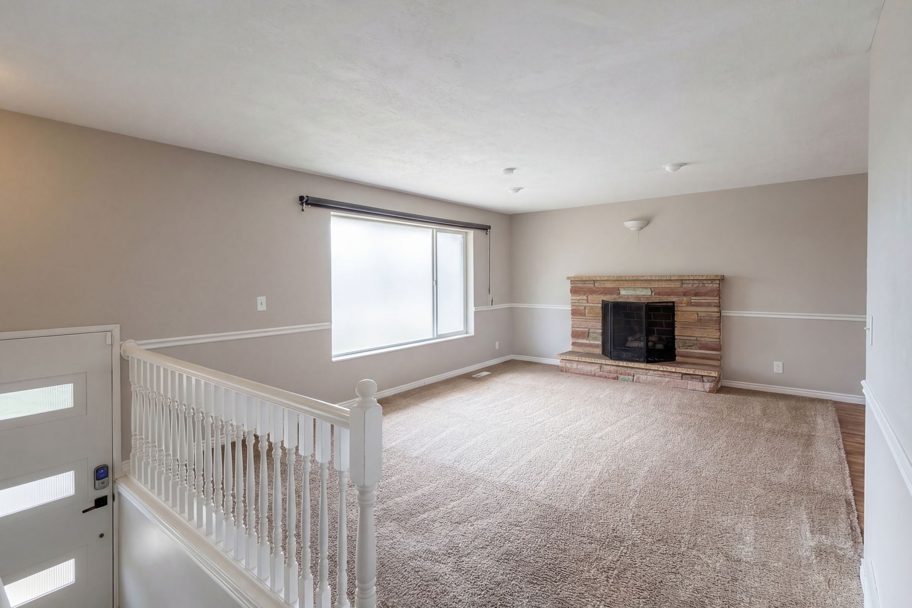 Property photo 3 of 750 W Gentile St