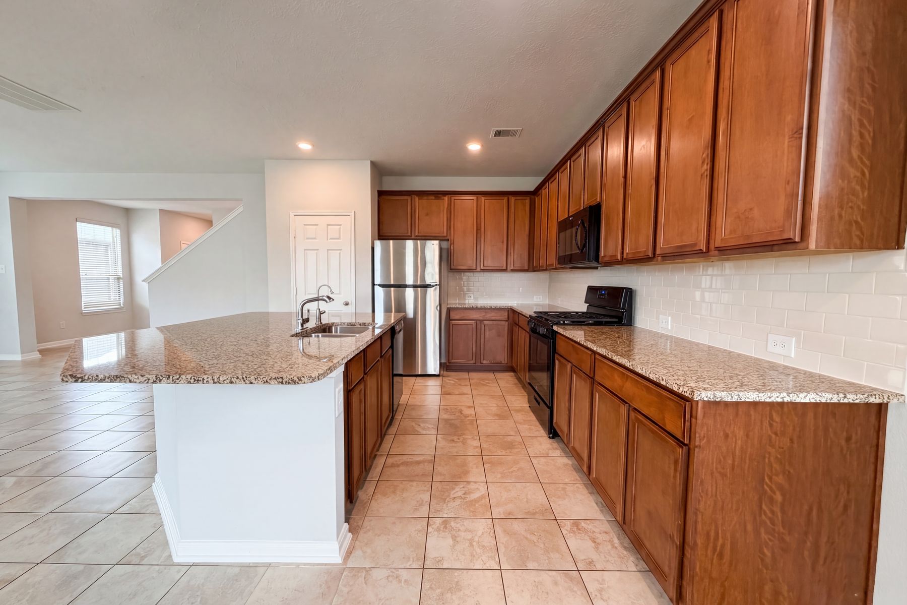 Photo 2 of 24 of 4022 Lake Cypress Cir, Houston, TX