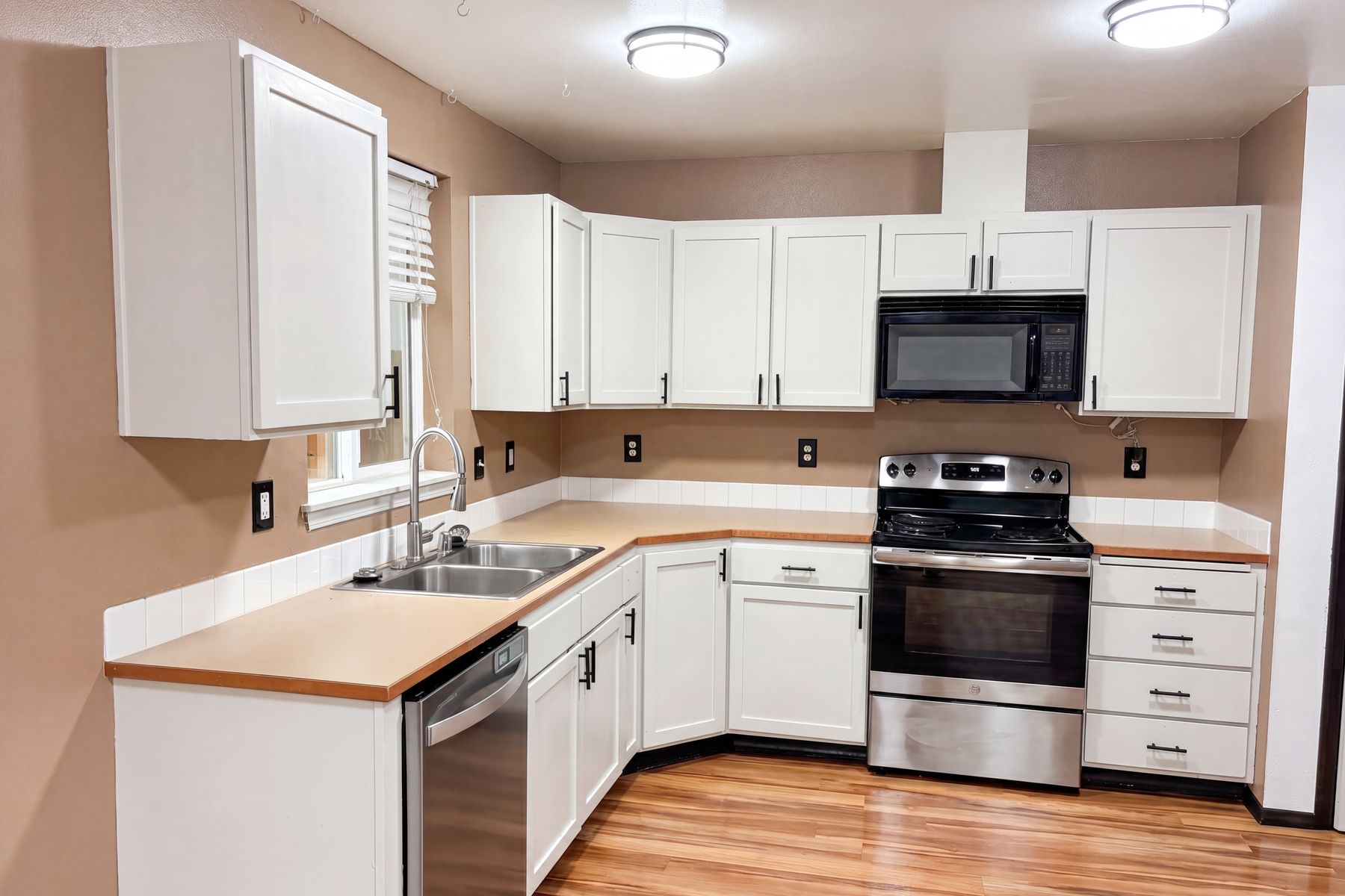 Photo 2 of 37 of 4919 106th St NE, Marysville, WA