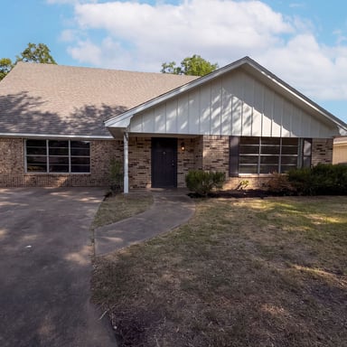 Property photo 1 of 504 Love Cir