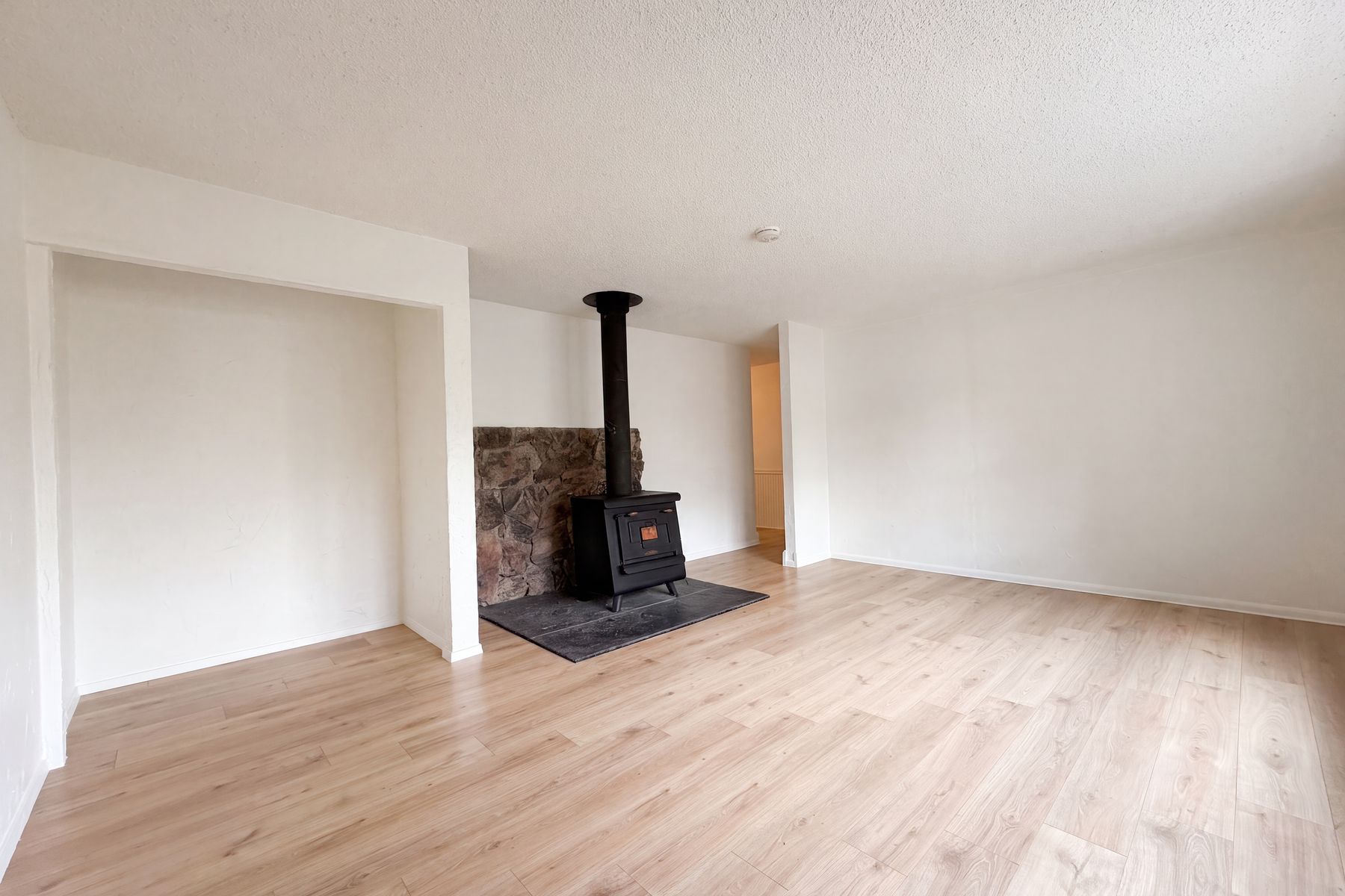 Property photo 3 of 1307 Redwood Dr