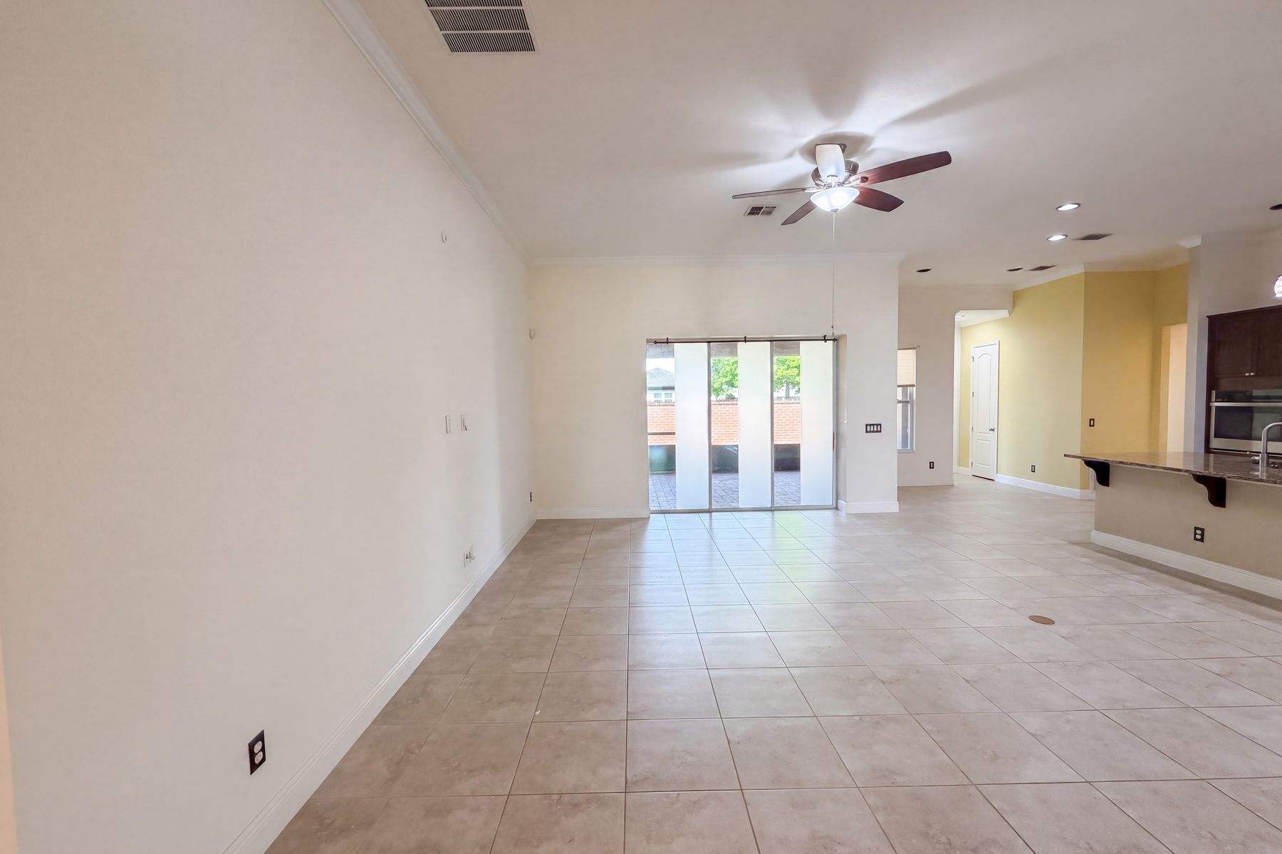 Property photo 3 of 918 Blackthorn Dr