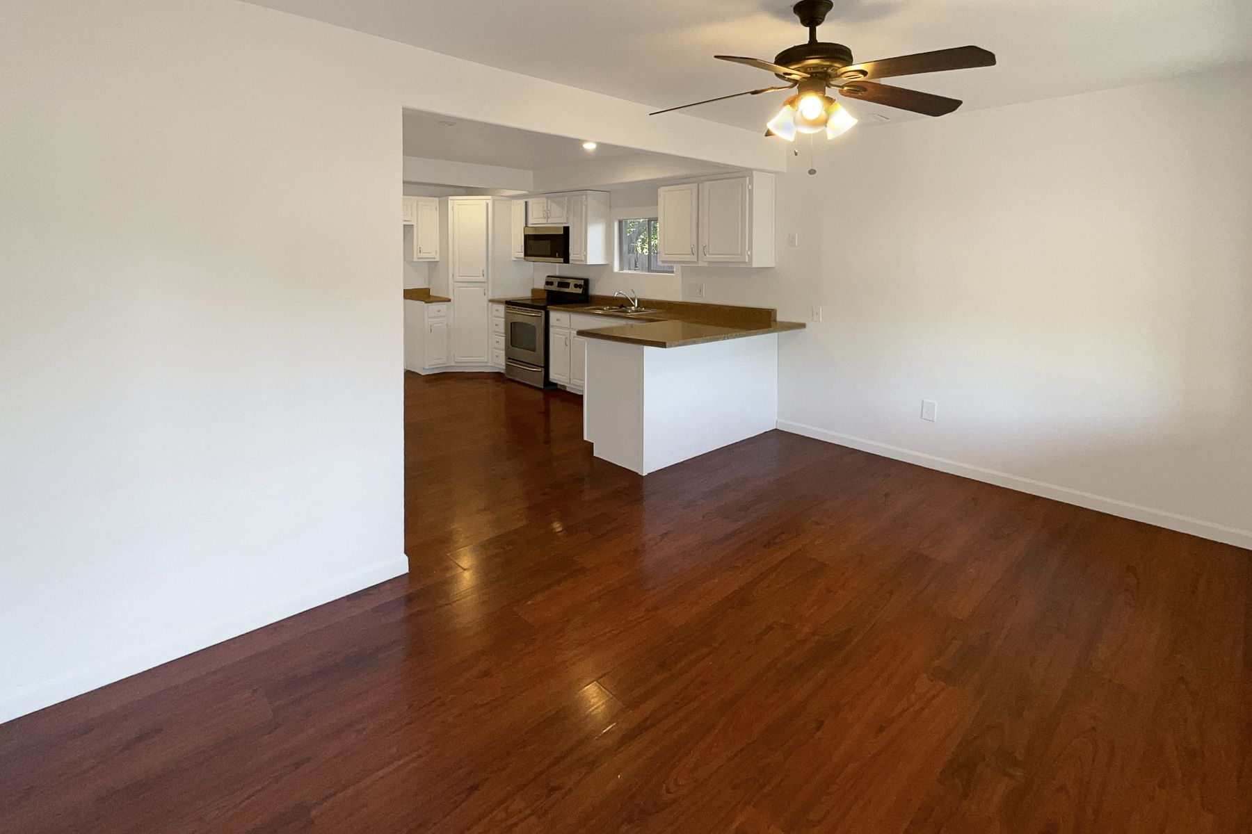 Property photo 3 of 1048 E 6th Ave