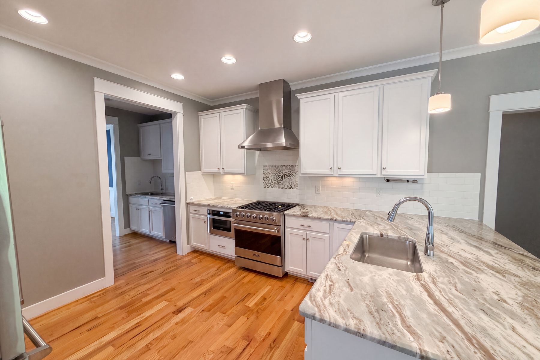 Photo 2 of 27 of 3224 Barkham Dr, Midlothian, VA