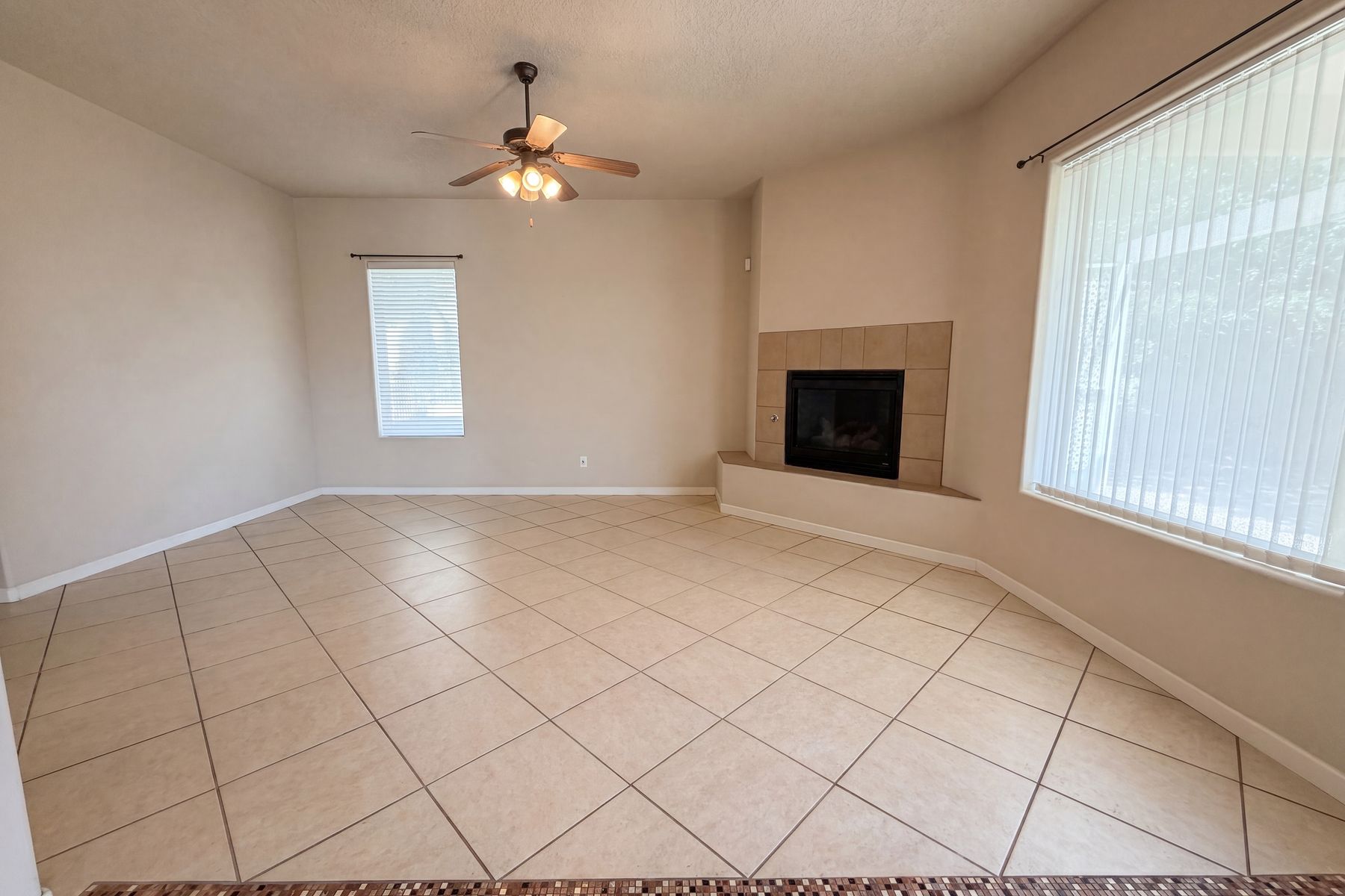 Photo 2 of 23 of 2513 Milagro Ridge Ct NE, Rio Rancho, NM