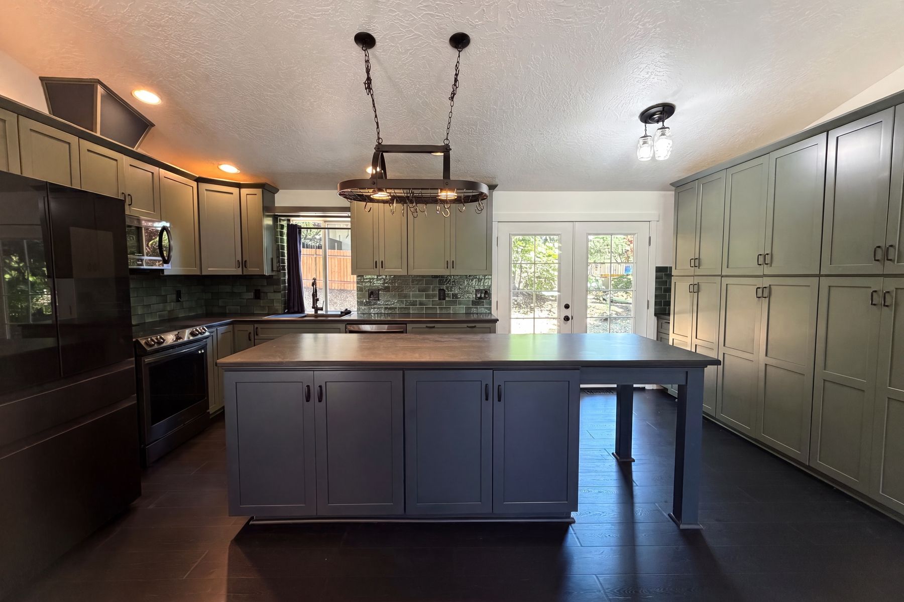 Photo 2 of 17 of 37685 Sandy Heights St, Sandy, OR