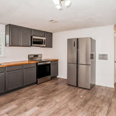 Property photo 2 of 733 Sutton St