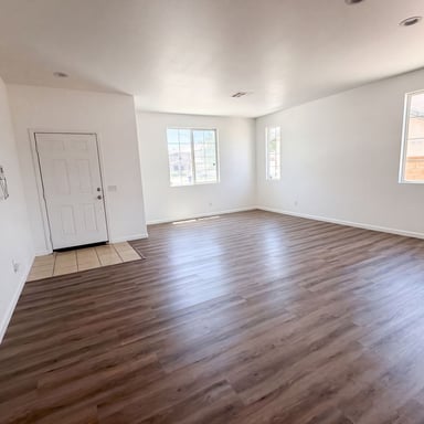 Property photo 3 of 3147 W Lingard St