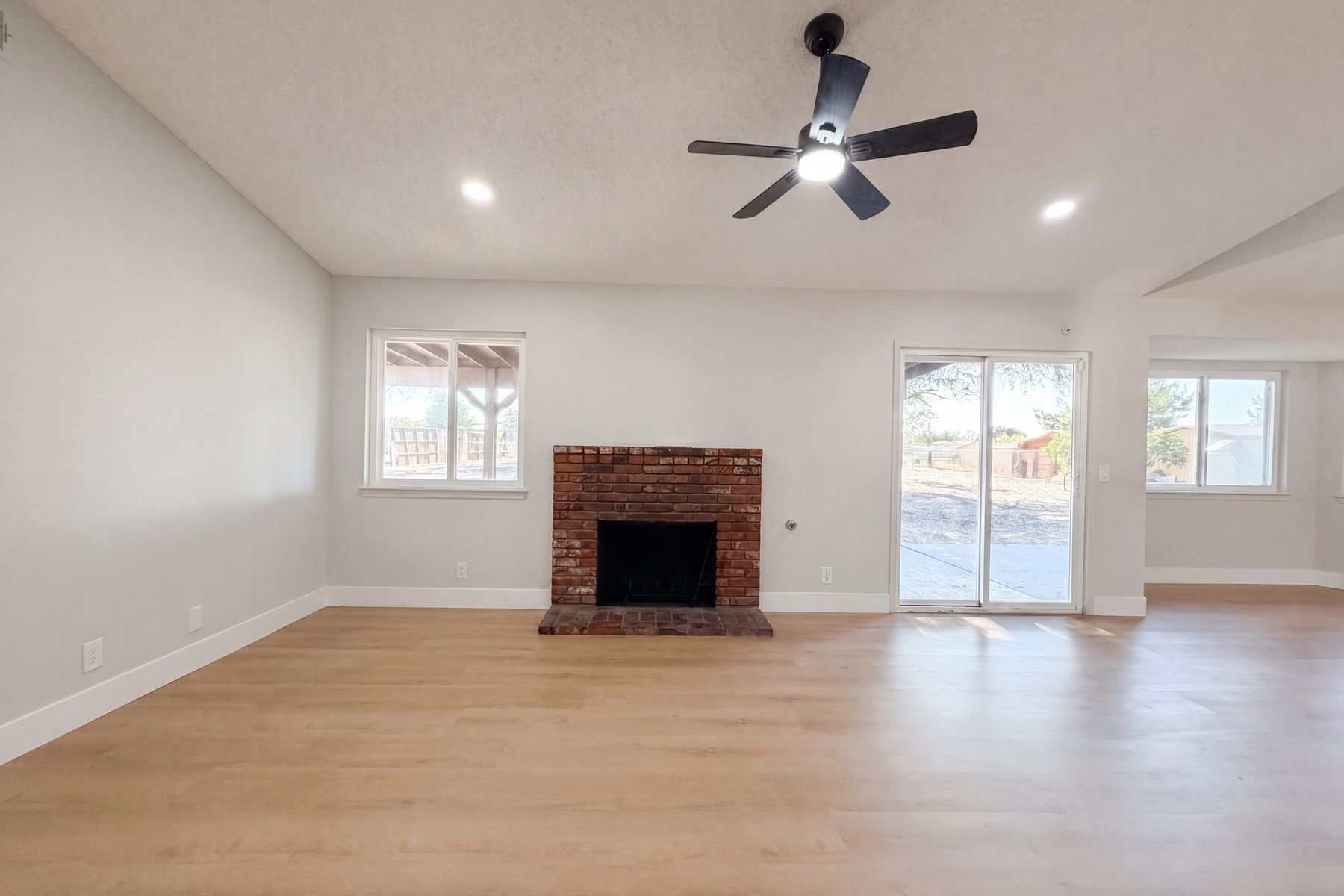 Property photo 3 of 40733 176th St E