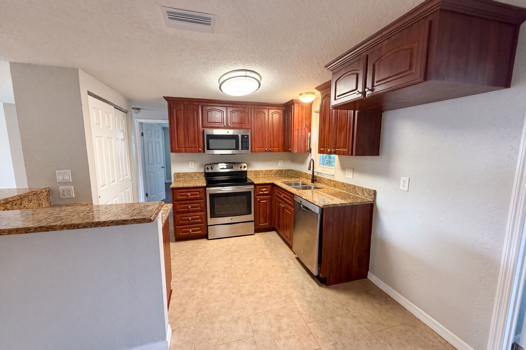 Photo 2 of 30 of 7037 Green St, New Port Richey, FL