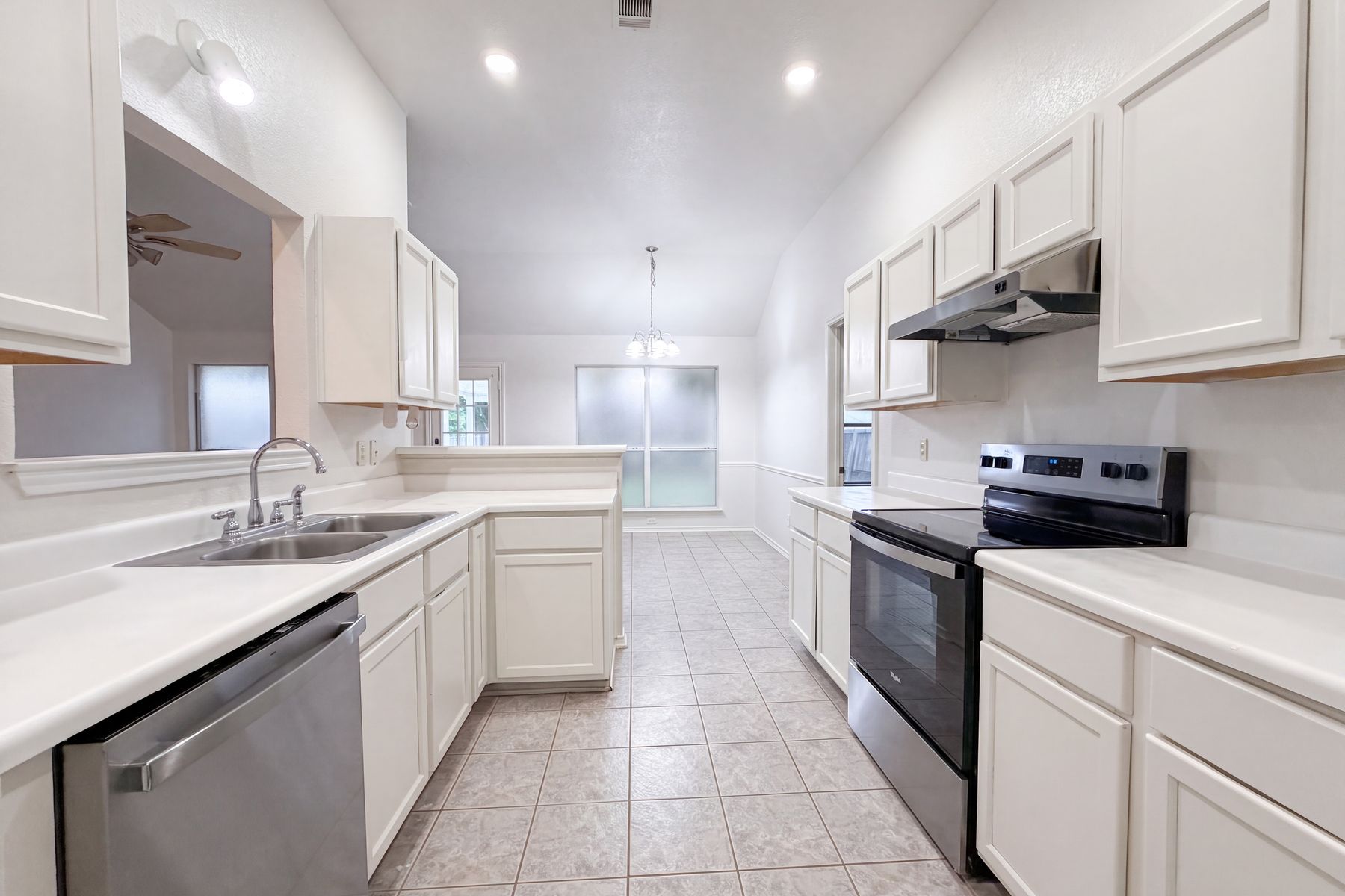 Photo 2 of 16 of 129 Meadowbrook Dr, Temple, TX