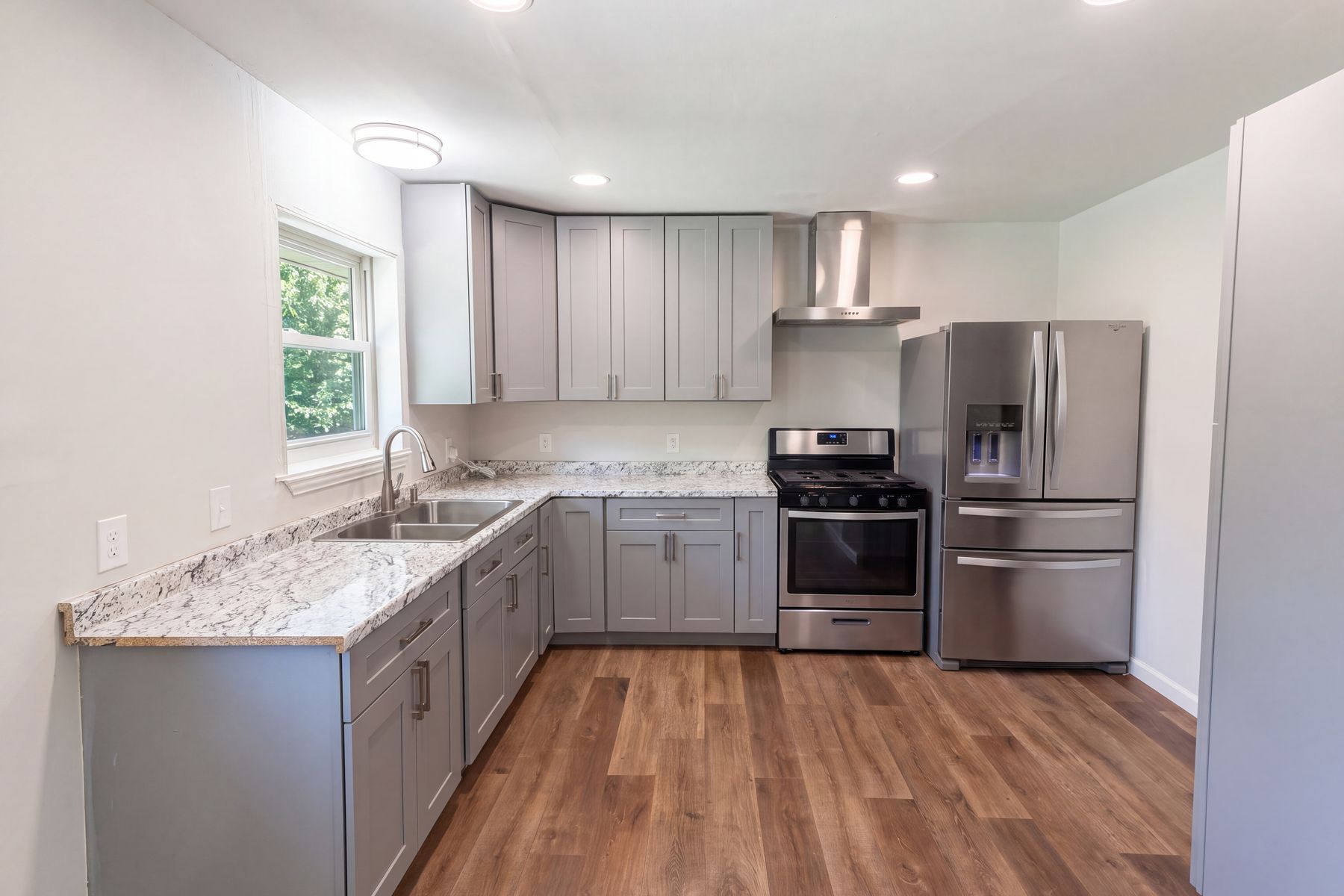 Photo 2 of 20 of 2415 Barnes Bridge Rd, Dallas, TX