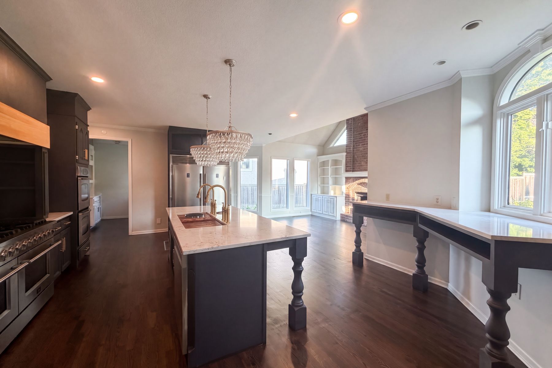 Photo 2 of 34 of 6003 N Cosby Ct, Kansas City, MO
