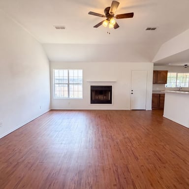 Property photo 3 of 201 Driftwood Ct