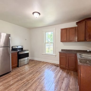 Property photo 2 of 65 W Harrison St
