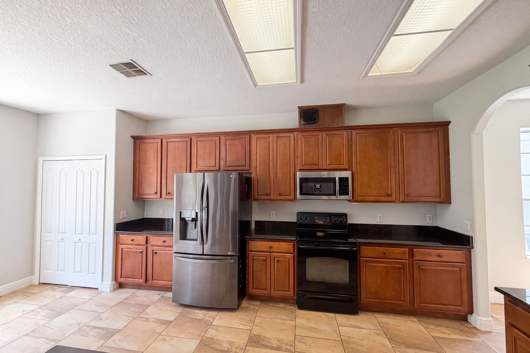 Photo 2 of 39 of 12706 Grovehurst Ave, Winter Garden, FL