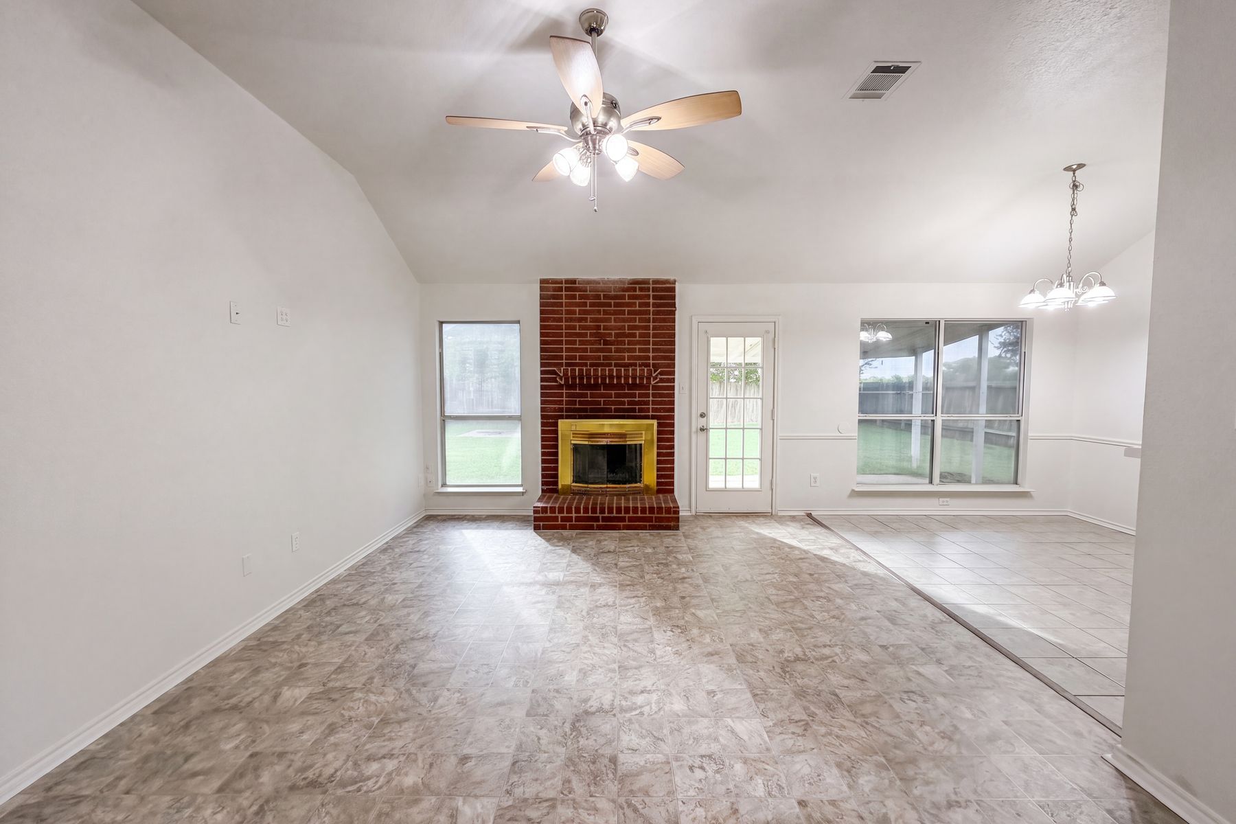 Property photo 3 of 129 Meadowbrook Dr