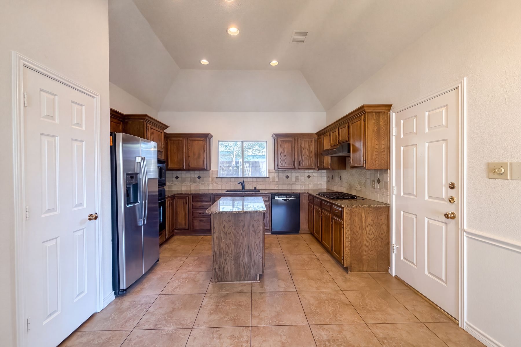 Photo 2 of 27 of 905 Ridgemont Dr, Allen, TX