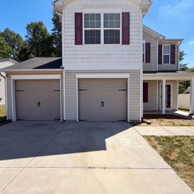 Property photo 1 of 4716 Queen Pierrette St