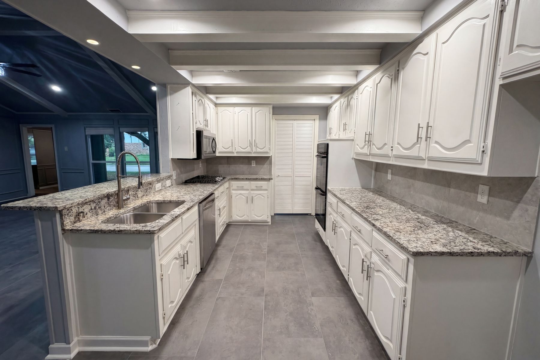 Photo 2 of 17 of 3717 Knob Hill Dr, Plano, TX