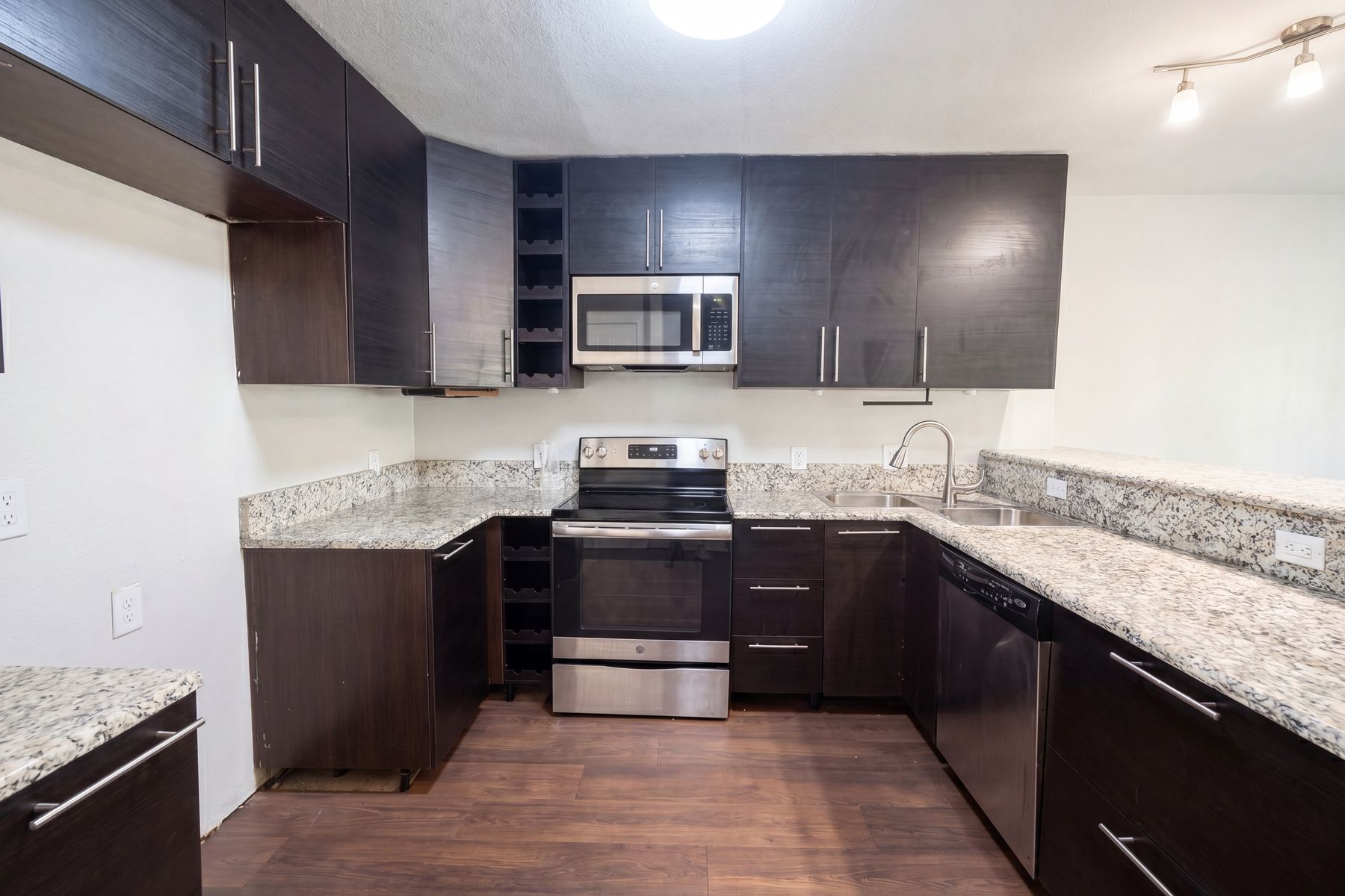 Photo 2 of 17 of 4526 S Horseshoe Trl, The Colony, TX
