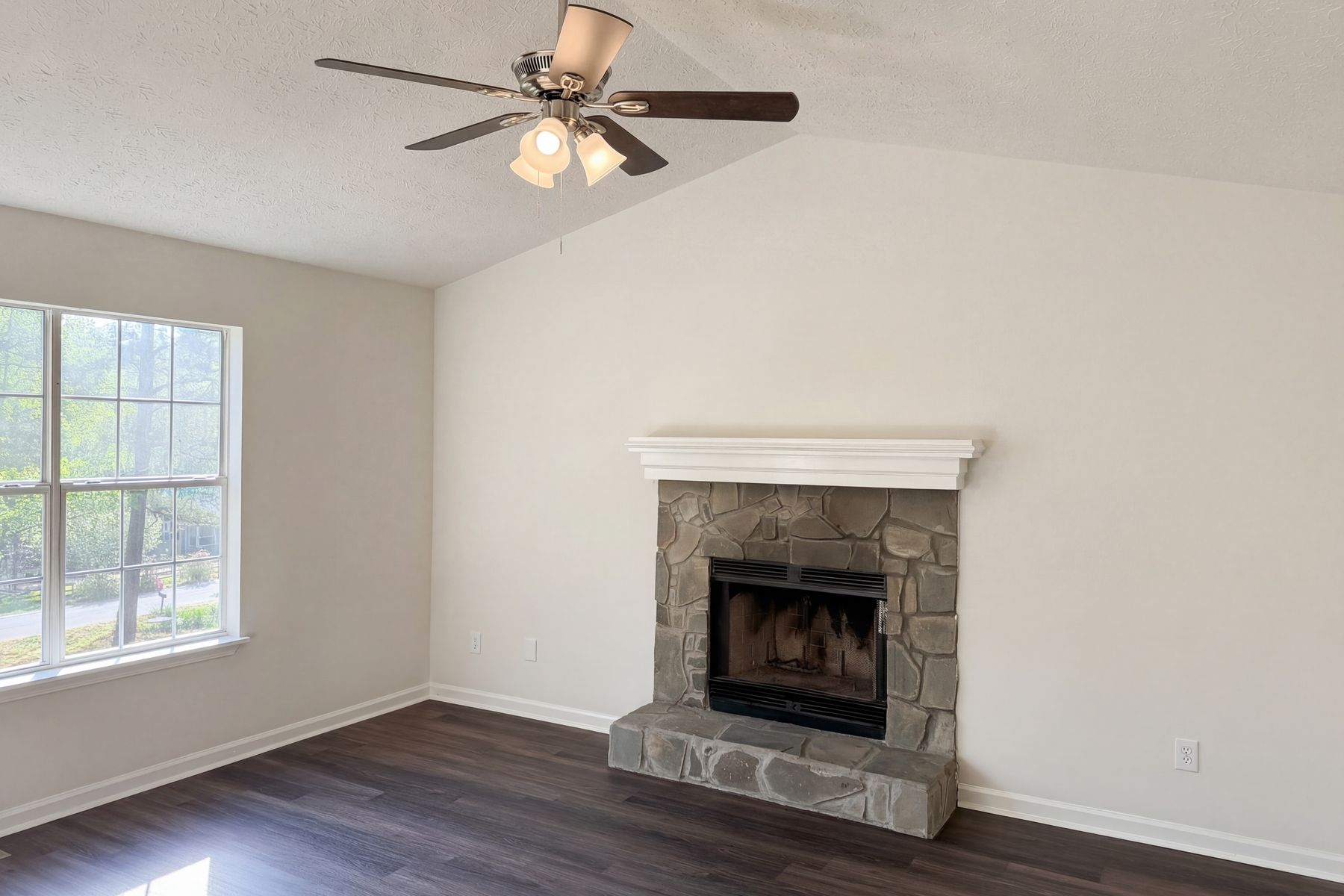 Property photo 3 of 416 Busby Ln
