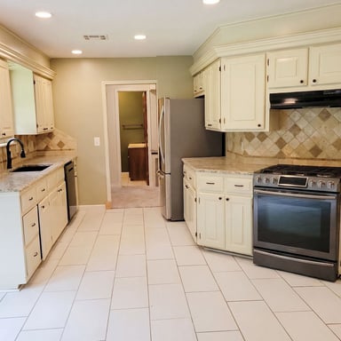 Property photo 2 of 4600 Rolling Hills Dr