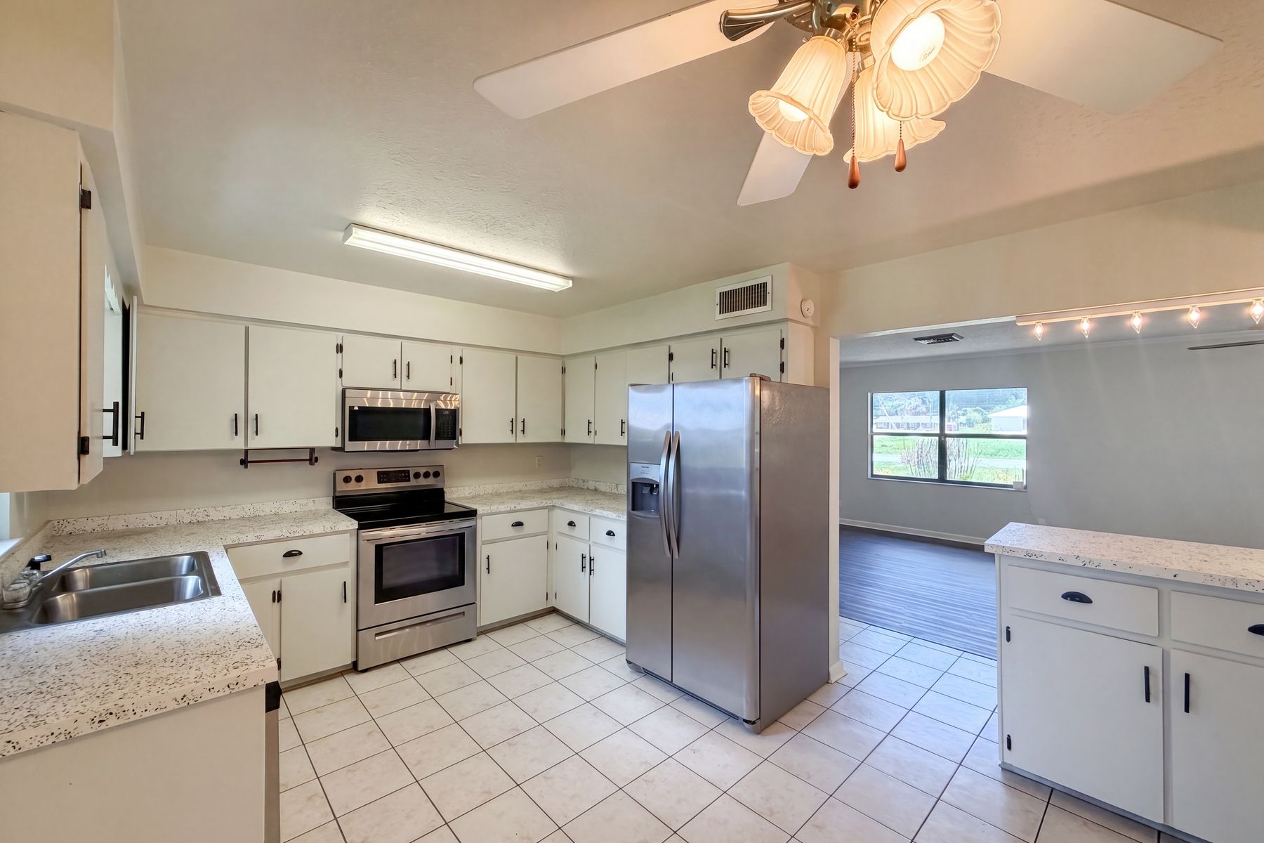 Photo 2 of 17 of 3129 Avenue W NW, Winter Haven, FL