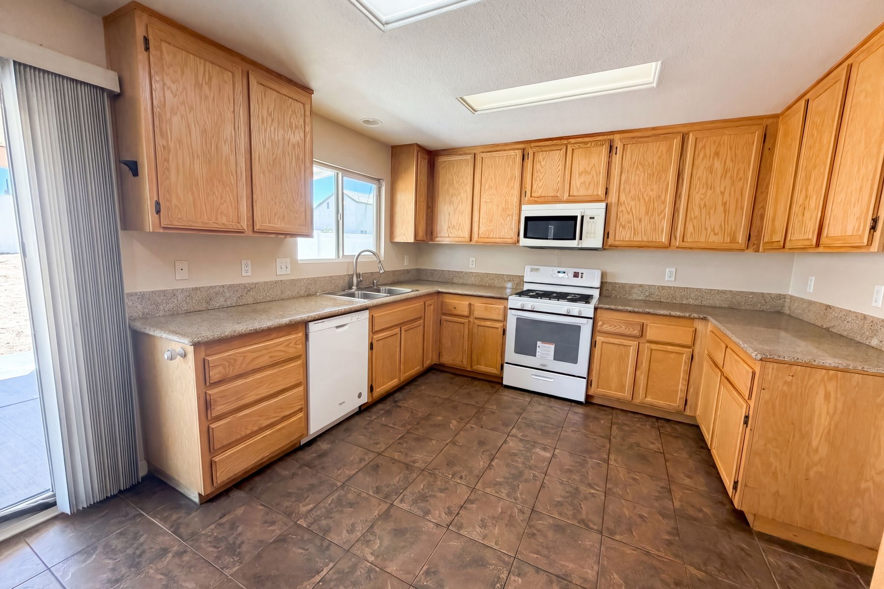 Photo 2 of 36 of 11401 Villa St, Adelanto, CA