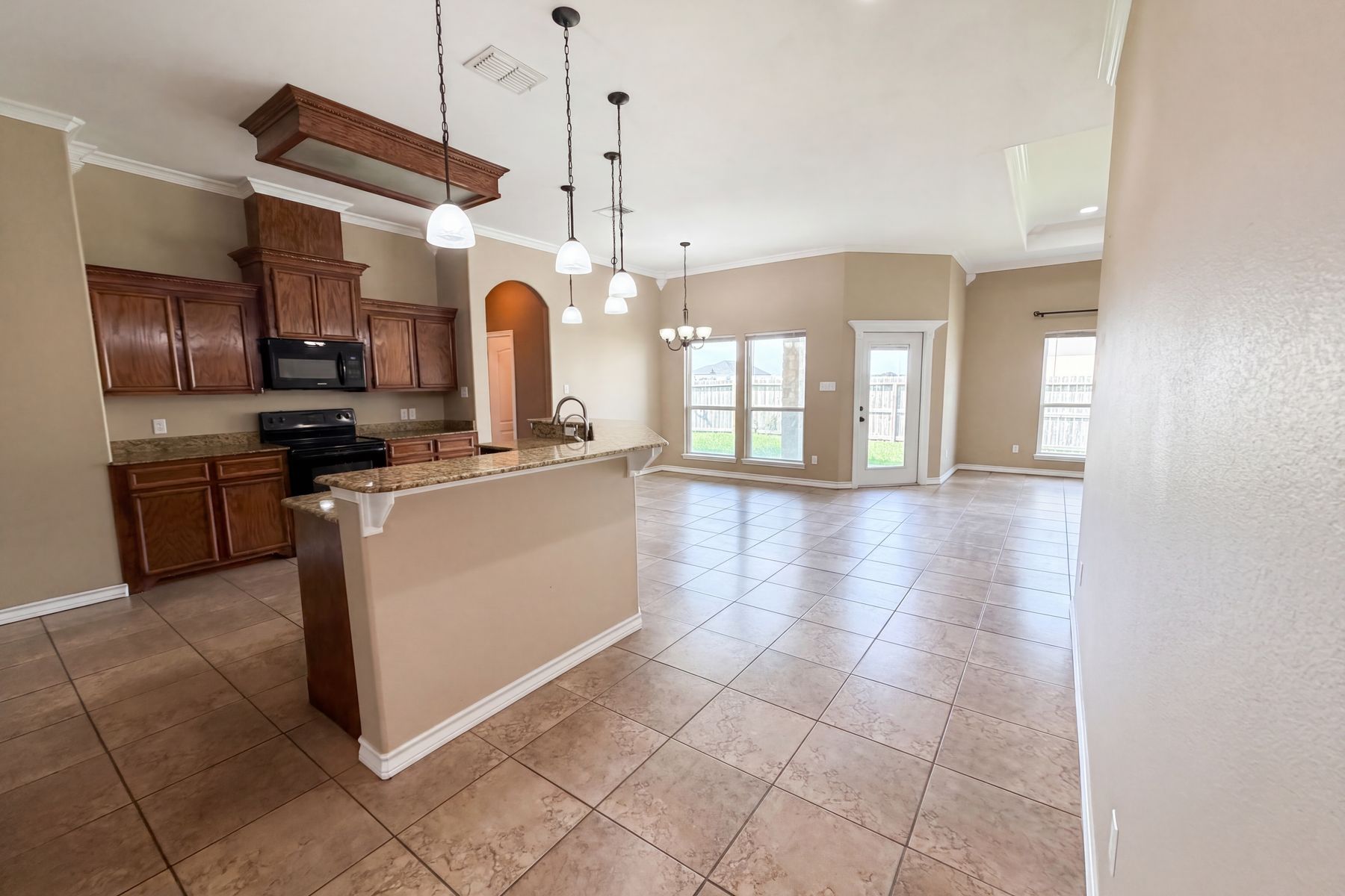 Photo 2 of 18 of 6906 King George Pl, Corpus Christi, TX